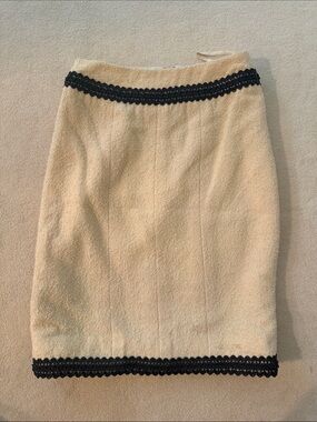 CHANEL Cream Bouclé Pencil Skirt with Black Trim